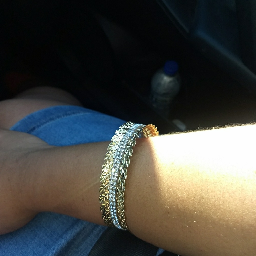 Clearence Bangle bracelet like new - Picture 2 of 2